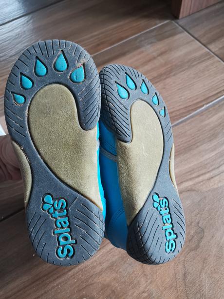 Splats nepremokave, 27