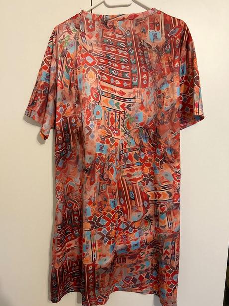 Ľahučké elastické šaty, 50