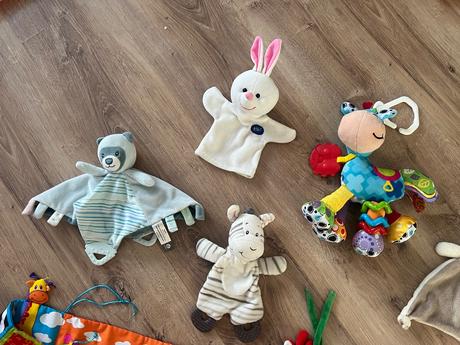 Hračky, hračky zvukové, hrkálky, kusatka,
