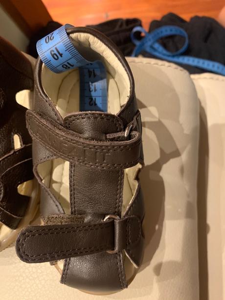 Sandalky en fant, en fant,23