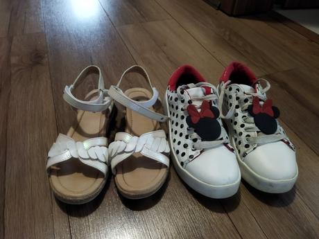 Sandálky a botasky, 34