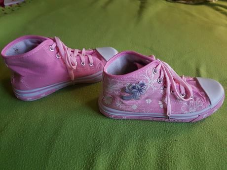 Vyššie dievčenské tenisky, 34