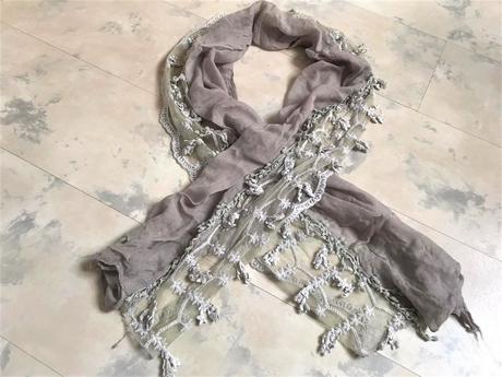 Šatka s čipkou na krk, l