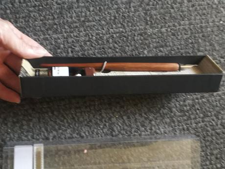 Kaligrafia fantasy vintage perá, 