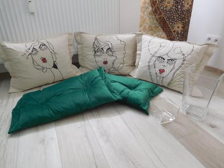 Vankúše v prírodnej farbe+zelené smaragdové, 