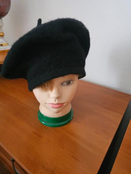 Vlnená bareta, sanrio,52