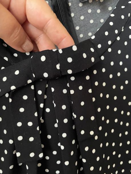 Karl lagerfeld čierna bodkovaná blúzka, l