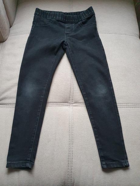 Predám čierne džegínsy veľ. 140, 140