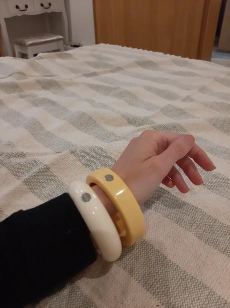 Plastové náramky mng, mango