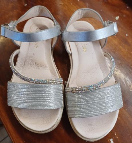 Strieborné sandálky, 29