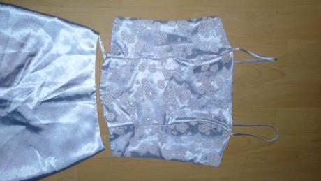 Bledomodré spoločenské šaty, s