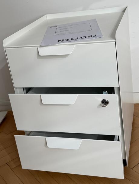 Trotten skrinka s 3 zásuvkami/kolie.biela za 60,