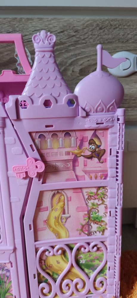 Barbie dom, hrad hasbro,