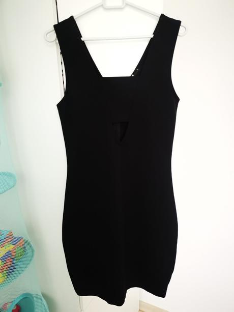 Čierne minišaty, l