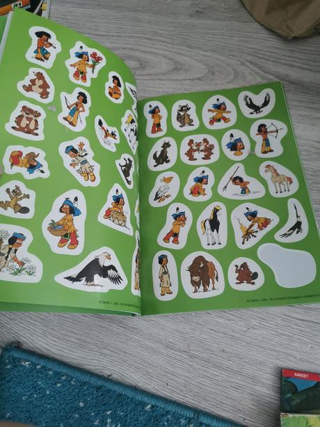 Omaľovánka indián so samolepkami,