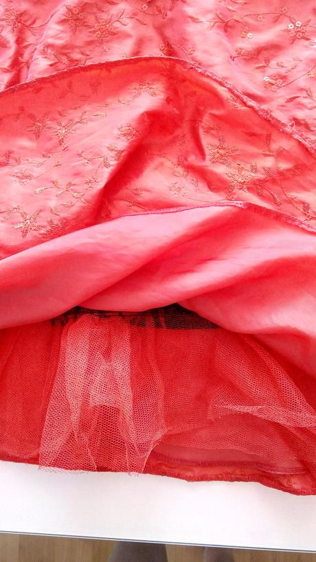 Spoločenské šaty, 104