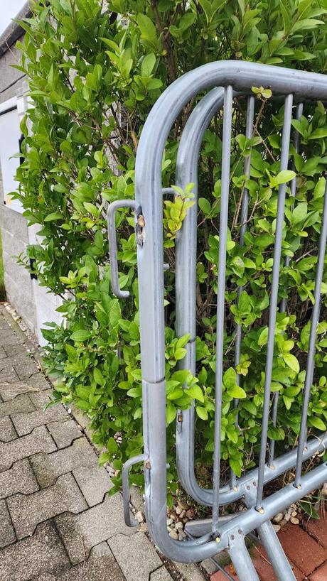 Bariéra oddeľujúca strana  4 ks, 