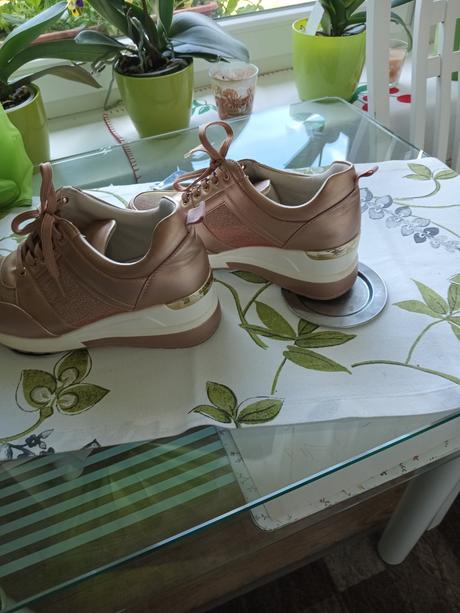 Predám dámske pekné botasky nive, ahinsa,38