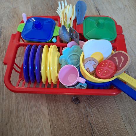 Detská drevená kuchynka s príslusenstvom, 