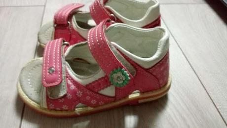 Sandalky na dvor, 23