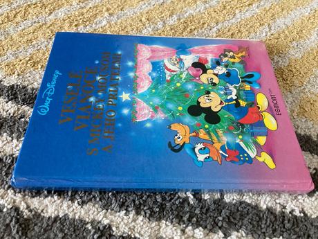 Veselé vianoce s mickey mousom a jeho priateľmi,