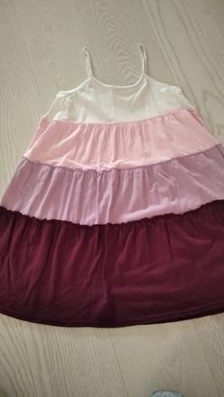 Šaty na ramienka strihom do a, 134