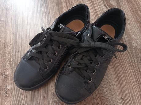 Kožené tenisky, 33