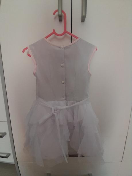 Krásne spoločenské šaty a prechodný kožuštek, 98