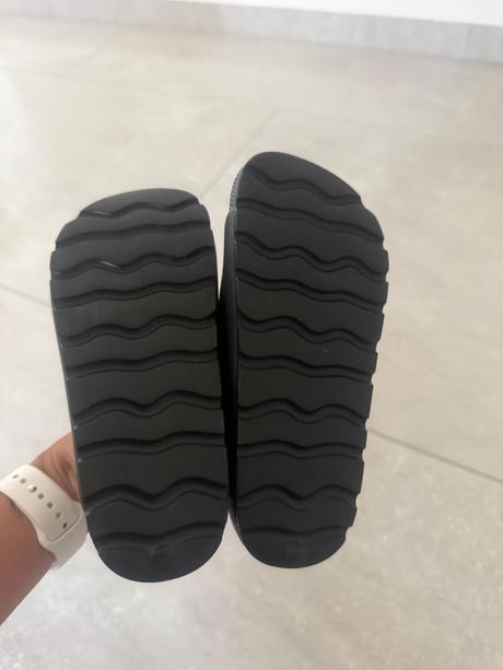 Gumené sandále, 28