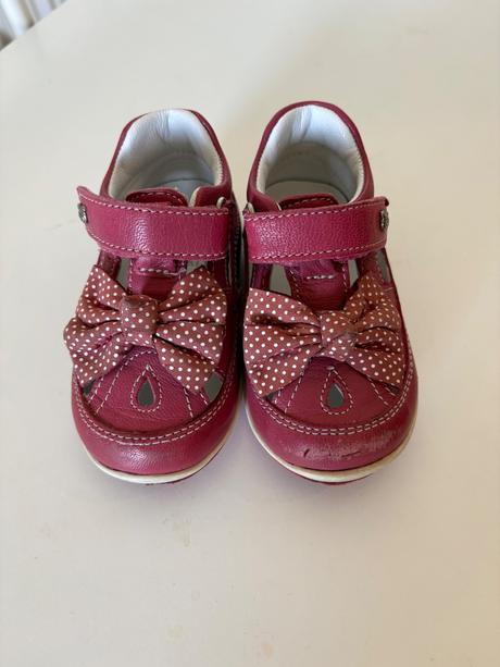 Sandálky, lasocki,19