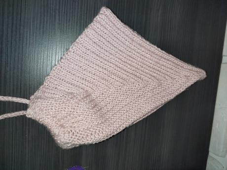 Ručná práca čiapka nadherna pudrova,