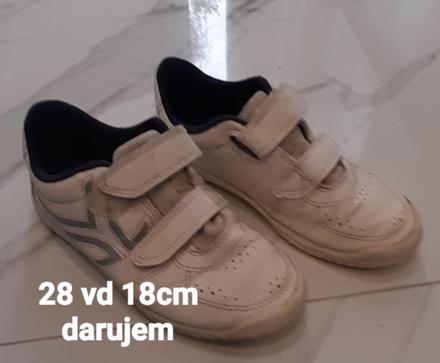Darujem tenisky, 28