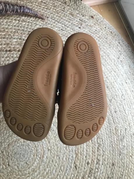 Barefooty froddo, froddo,26