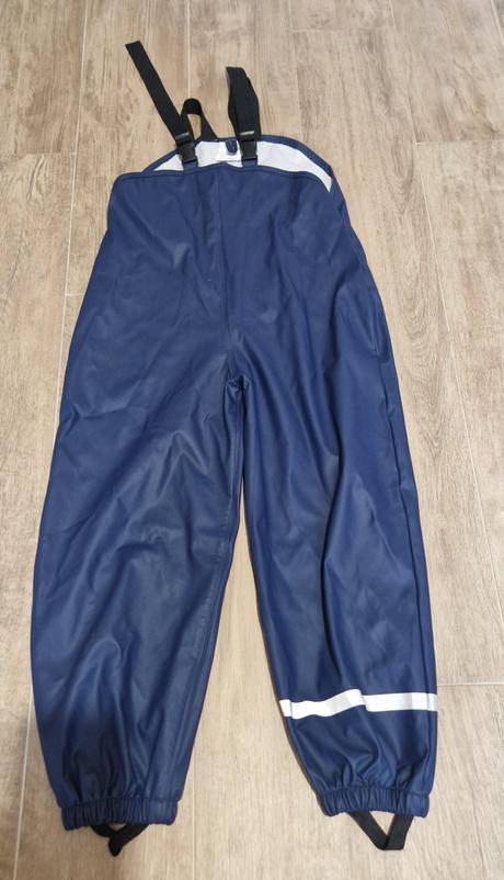 Nohavice do dažďa, 110