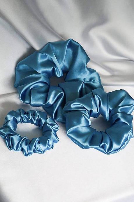 Saténová gumička scrunchie tyrkysová, 