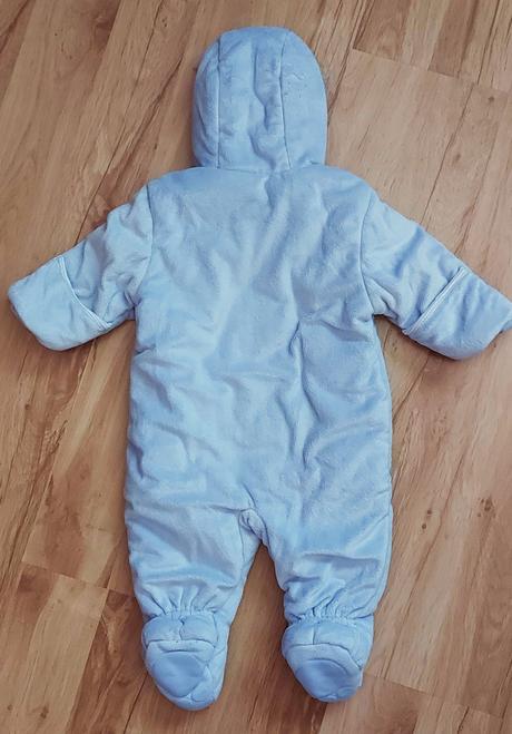 Baby blue overal, 62