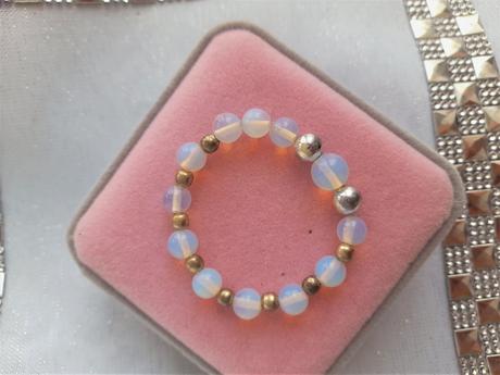 Náramok z opálu, 