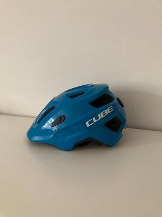 Prilba pre chlapca zn. cube, s