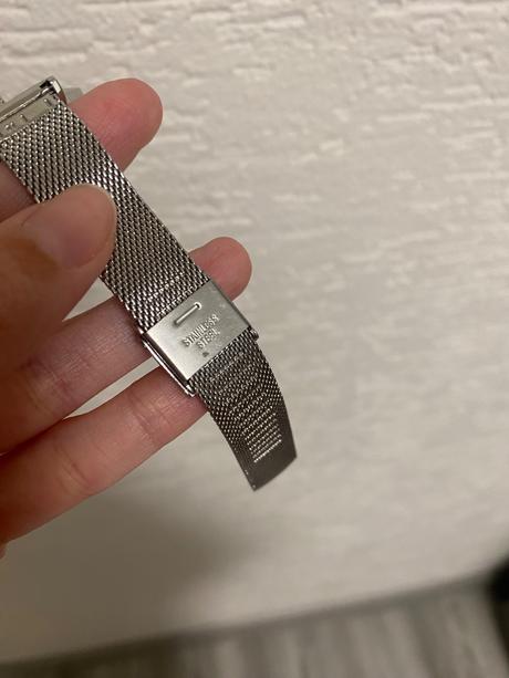 Strieborné hodinky daniel wellington,