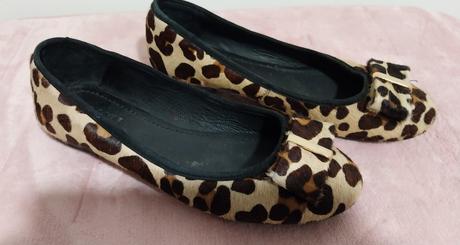 Baleríny s zvieracím vzorom a kovovou sponou, 36