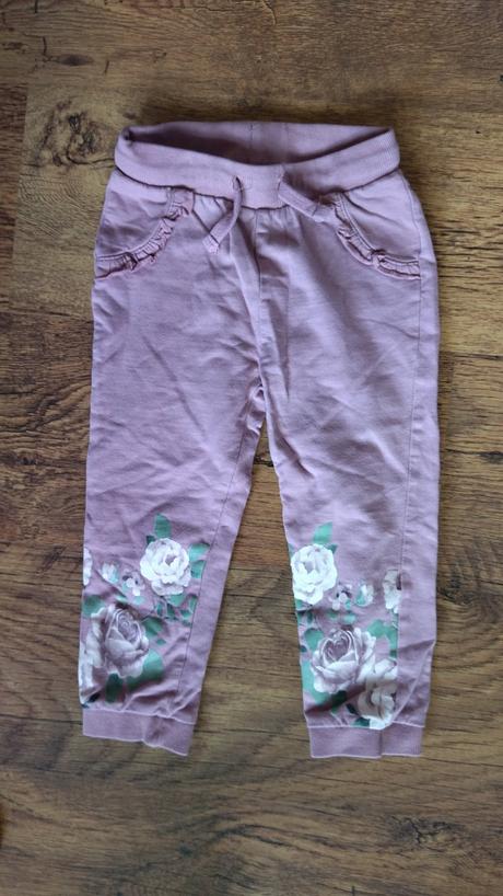 Tepláky ružičky, 98