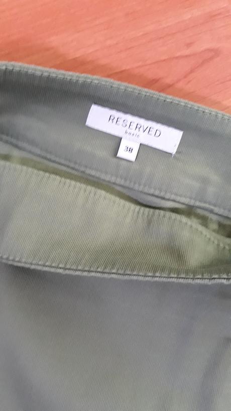 Sukne reserved, reserved,38