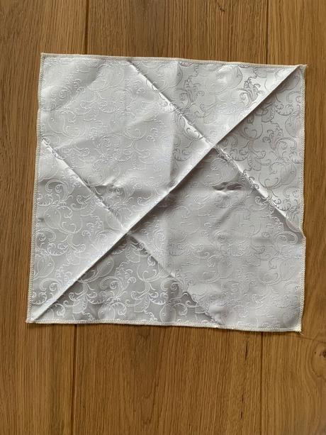 Svadobný motýlik a vreckovka,