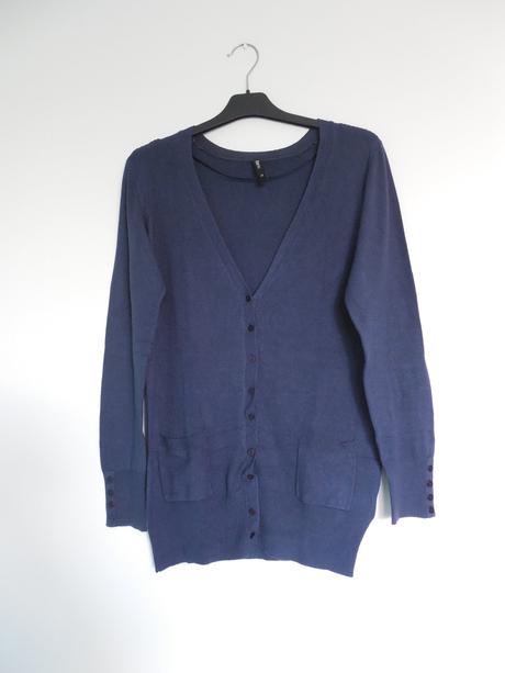 Tmovomodrý sveter na gombíky, m