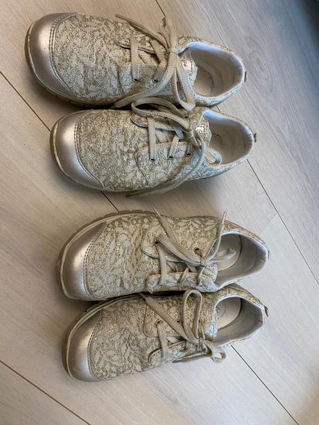 Zlate topanky, primigi,32