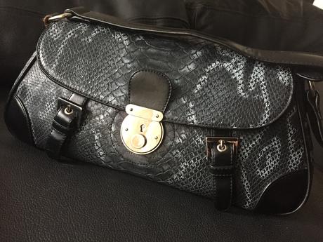 Kozena kabelka s hadim vzorom,