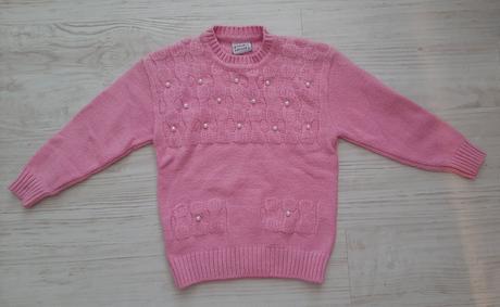 Nenoseny sveter s perlami, 104