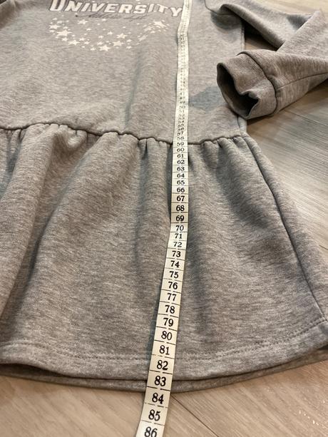 Šaty university, 164