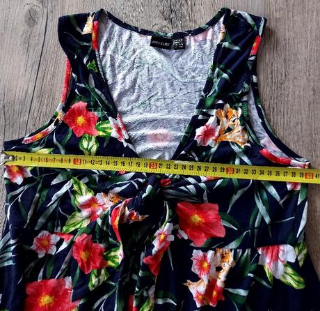 Kvetinové šaty s asymetrickou sukňou, bonprix,38
