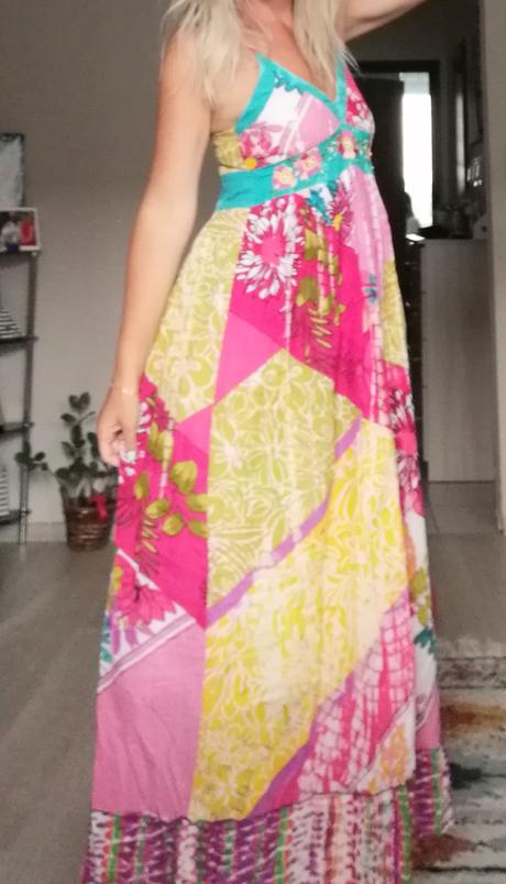 Nádherné farebné šaty, s